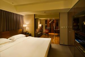 Corner Suite