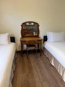 Phòng Giường Đôi Với Phòng Tắm Chung (Double Room with Shared Bathroom)