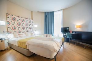 Double or Twin Room with Extra Bed (3 Adults) room in Itaca Hotel Jerez