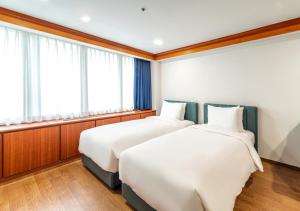 RESIDENCE TWIN-135 KITCHEN&BAR Unlimited Wine Dinner Buffet for 2pax