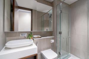 Phòng gia đình với phòng tắm riêng. (Family Room with Private Bathroom)