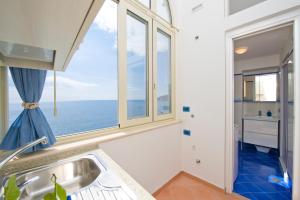 Apartment with Sea View room in Blu Rose