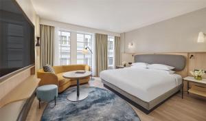 King Room - Club Access room in Crowne Plaza London - The City an IHG Hotel