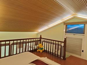 Phòng Gia đình nhìn ra Núi (Family Room with Mountain View)
