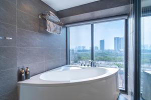 Phòng Có Giường Cỡ King Với Ban Công (King Room with Balcony)