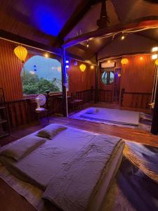 Phòng Ngủ Tập Thể Cho Cả Nam Và Nữ (Mixed Dormitory Room)
