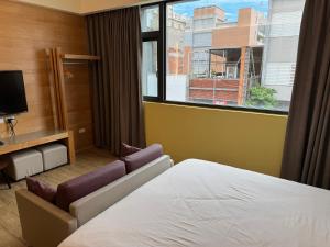 Phòng Giường Đôi Lớn Loại Sang (Deluxe Queen Room)