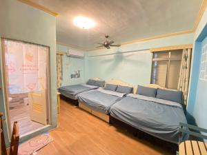 Phòng gia đình với phòng tắm riêng. (Family Room with Private Bathroom)