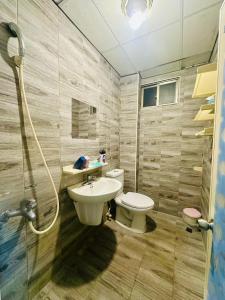 Phòng gia đình với phòng tắm riêng. (Family Room with Private Bathroom)