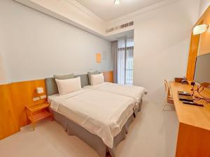Phòng 2 giường đơn có ban công (Twin Room with Balcony)