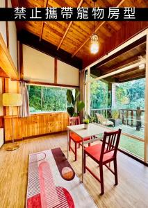 Suite Tiêu chuẩn 2 tầng (Standard Suite Duplex)