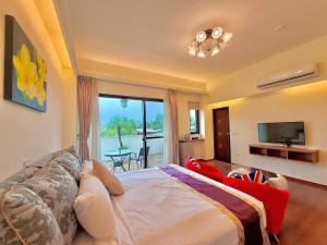 Phòng Deluxe giường đôi có ban công (Deluxe Double Room with Balcony)