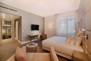 Large Premium Double or Twin Room room in NH Collection Palazzo Cinquecento