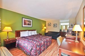 Deluxe King Room room in Country Hearth Inn & Suites Marietta