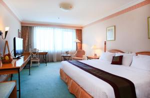 Grand Deluxe King Bed Lake View