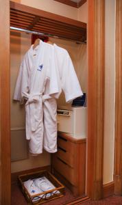 Grand Deluxe Twin Bed Lake View