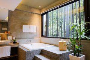 Phòng Loại Sang Giường Đôi (Deluxe Double Room)