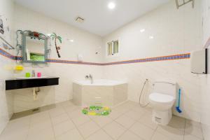 Phòng 4 Người Có Bồn Tắm (Quadruple Room with Bath)