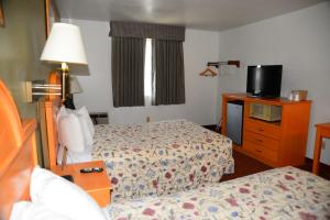 Double Room with Two Double Beds room in Budget Inn Express