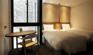Phòng Giường Đôi hoặc 2 Giường Đơn có Vòi sen (Double or Twin Room with Shower)