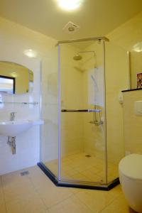 Phòng 4 Người Có Vòi Sen (Quadruple Room with Shower)