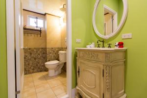 Phòng Giường Đôi Nhìn Ra Núi (Double Room with Mountain View)