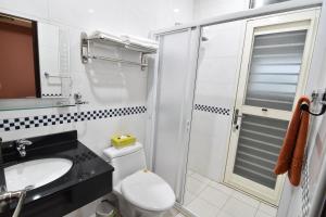 Phòng Giường Đôi hay 2 Giường Đơn với phòng tắm (Double or Twin Room with Bathroom)