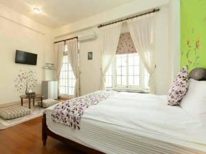 Phòng Có Giường Cỡ Queen Và Bồn Tắm Spa (Queen Room with Spa Bath)