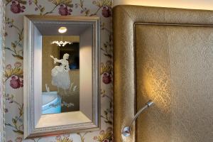 Superior Triple Room room in Hotel Papadopoli Venezia - MGallery Collection