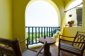 Phòng Giường Đôi có Ban công và Nhìn ra Biển (Double Room with Balcony and Sea View)