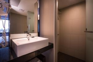 Phòng Đôi Tiêu Chuẩn Có 2 Giường Đơn Kết Hợp (Standard Double Room with 2 Single Beds Combined)