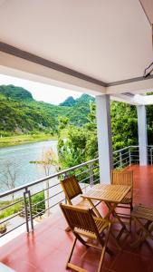 Phòng Giường Đôi Nhìn Ra Sông (Double Room with River View)