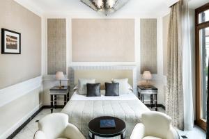 Grand Deluxe Double Room room in Baglioni Hotel Regina - The Leading Hotels of the World