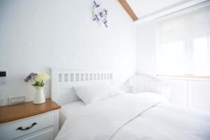 Phòng 2 Giường Đơn Hướng Phố ( Twin Room with City View)