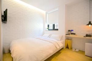 Phòng Đôi Tiêu chuẩn có cửa sổ (Standard Double Room with Window)