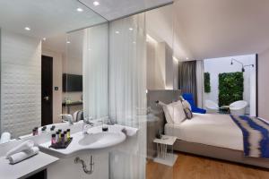 Deluxe Double Room with Patio room in Ultra Tel Aviv Boutique Hotel