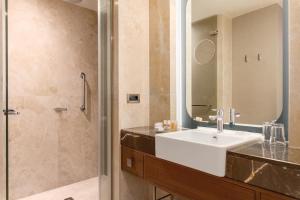 Deluxe Double King Room - Non-Smoking room in Ramada Plaza Istanbul Tekstilkent