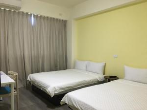 Phòng tiết kiệm 4 người (Economy Quadruple Room)