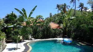 Bungalow Nhìn ra vườn (Bungalow with Garden View)