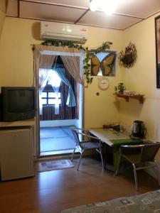 Phòng Giường Đôi Nhìn Ra Núi (Double Room with Mountain View)