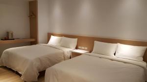Phòng 4 Người Có Bồn Tắm (Quadruple Room with Bath)