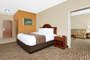 One-Bedroom King Suite - Non-Smoking room in Baymont by Wyndham Augusta Riverwatch