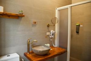 Phòng Giường Đôi Nhìn Ra Núi (Double Room with Mountain View)