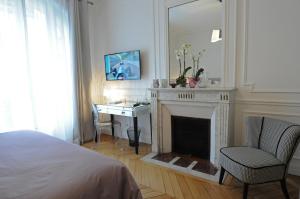 Superior Double or Twin Room room in Relais12bis Bed & Breakfast By Eiffel Tower