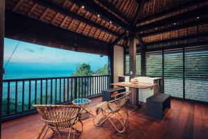 Wantilan Deluxe Suite with Ocean View