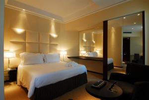 Comfort Triple Room room in Cosmopolitan Hotel