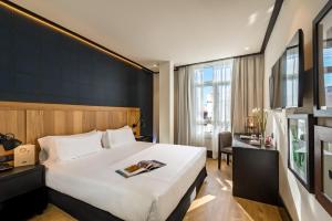 Standard Double or Twin Room with View room in H10 Puerta de Alcalá