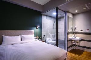 Tiêu Chuẩn giường đôi (Double Standard Bed)