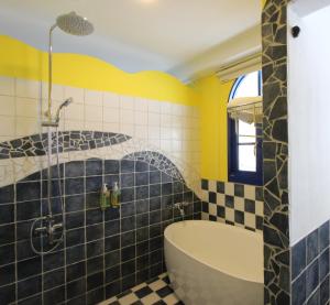 Phòng Deluxe Giường Đôi Có Bồn Tắm (Deluxe Double Room with Bath)