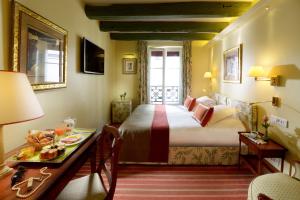 Comfort Double Room room in Le Relais Montmartre